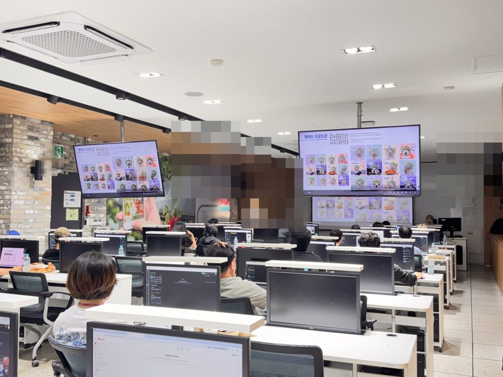 연암대학교 천안캠퍼스 학습클럽 특강에서 캐릭터 이모티콘을 만드는 수업 현장